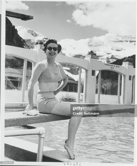 9 Hot Sexy Joan Crawford Bikini Pics