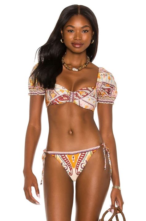 Hot Sexy Donna Romina Bikini Pics