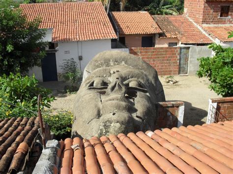 Estátua de santo sem cabeça faz sucesso em Caridade no Ceará