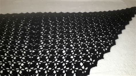 Я шали люблю носить на плечах.... Они так красивы в сквозных кружевах 🤗 ...