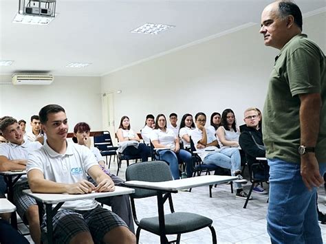 Inteligência Artificial e o Futuro das Profissões Alunos do Ensino