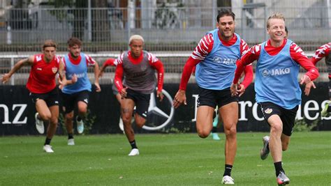 Training beim VfB Stuttgart Sebastian Hoeneß lässt sein Team viel