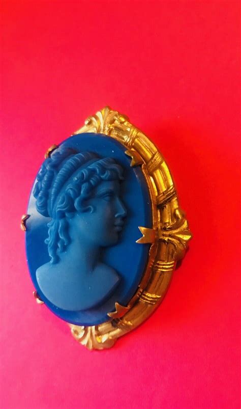 Captivating Vintage Dark Royal Blue Glass Cameo Brooc Gem