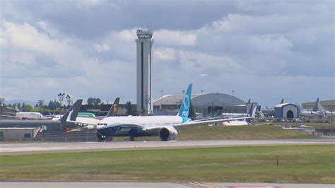 Boeing 777X jet undergoes 1st taxi test at Everett's Paine Field ...