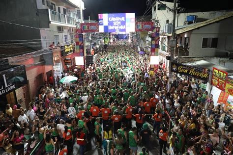 Carnaval em São João da Barra Festa tradicional atrai grande público