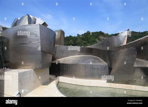 Frank gehry bilbao hi-res stock photography and images - Alamy