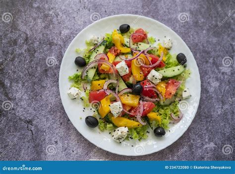 Ensalada Griega Con Queso Feta Y Aceitunas Con Verduras Para Una Comida