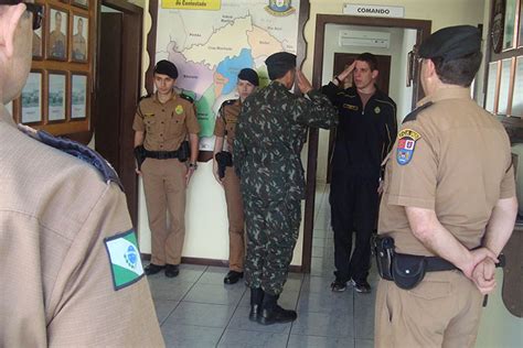 Coronel do Exército de Porto União visita a Polícia Militar em União da