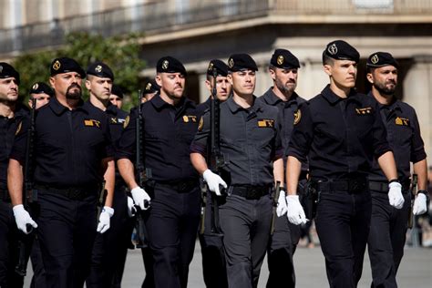 La Guardia Civil Celebra Su Patrona En La Plaza Del Pilar Imágenes