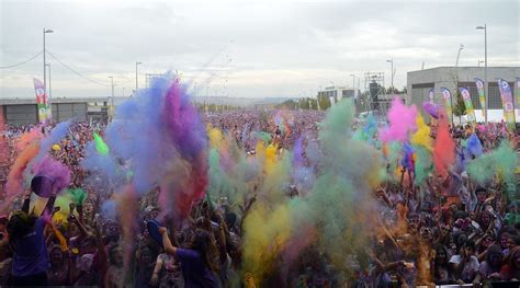 Corredores En La Holi Run Madrile A