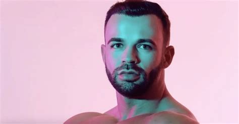 Joven Gay Ayuda A Sus Padres Con Ganancias Generadas En Onlyfans Cultura Colectiva