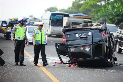 Tewas Orang Terluka Dalam Kecelakaan Di Tol Cipularang