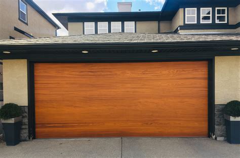 Skyline Flush Garage Door In Cedar Accents Woodtones Garage Doors Modern Garage Doors