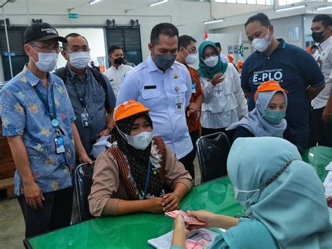 Puluhan Ribu Buruh Rokok Di Kudus Terima Blt Dbhcht