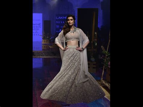 Diana Penty S Showstopper Look At The Lakme Fashion Week Winter Festive