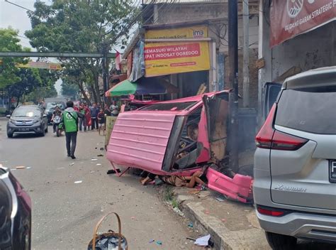 Kecelakaan Maut Xpander Tabrak Angkot Di Sukabumi Tiga Orang Tewas