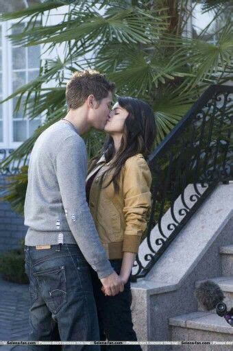 Drew And Selena Kiss In Another Cinderella Story