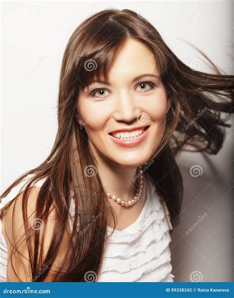 Forma De Vida Y Concepto De La Gente Mujer Adulta Con El Viento En Pelo Foto De Archivo