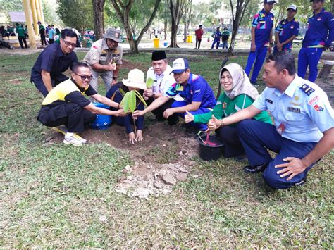 Kejari Kobar Tanam Pohon Endemik Peringati Hari Bhakti Adhyaksa