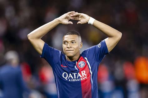 Malgr Ans Kylian Mbappe D Passe Sa Riche Idole De Millions De