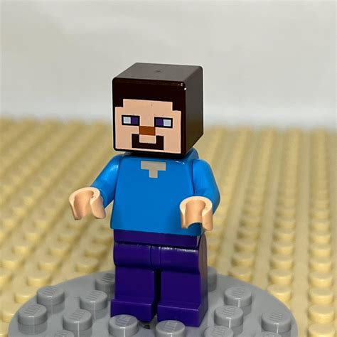 Lego Minecraft Steve Minifigure