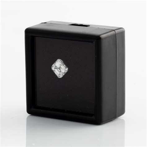 windowing on emerald cut diamond 6