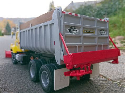 International F-2674 S-Series, Ertl 1:25 von Martin Hustedt