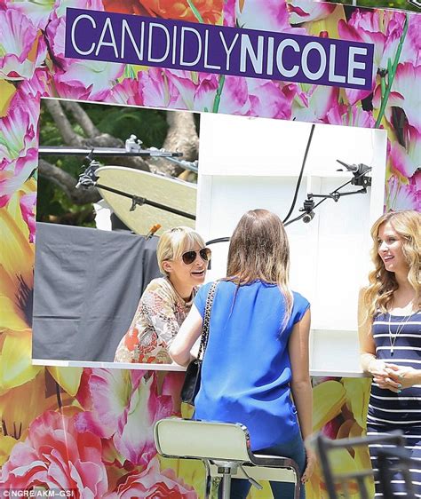 Nicole Richie Puts Wedding Band Back On To Promote Candidly Nicole In La Daily Mail Online