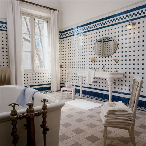 Des Salles De Bains Anciennes Esprit Campagne Chic Classic Bathroom