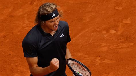 French Open Alexander Zverev Ringt Etcheverry Nieder Und Steht Im