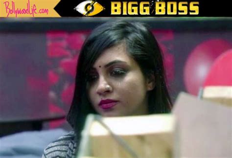 Bigg Boss 11 Arshi Khan Reveals Her Side Of The Story In Pune Scandal Watch Video Bollywood