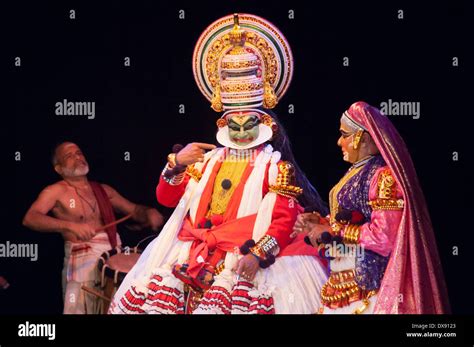 Kathakali dance hi-res stock photography and images - Alamy