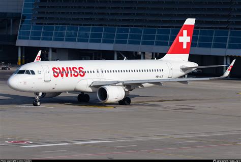 HB JLT Swiss Airbus A320 214 WL Photo By Kevin Hackert ID 1039913