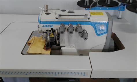 Owerlok JACK E4S-4 | Szwalmasz Łódź