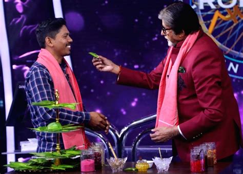 Big B Makes Paan On The Sets Of Kbc 14