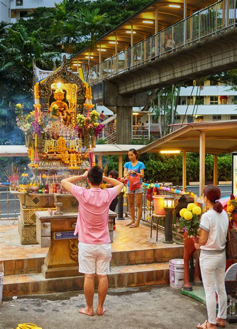 People Worshipping Phra Phrom The Four Faced Brahma In The Roadside