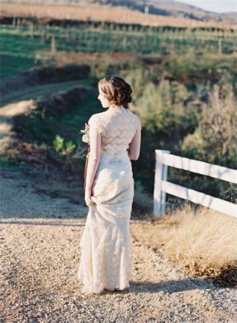 27 Stunning Barn Wedding Dresses - Weddingomania