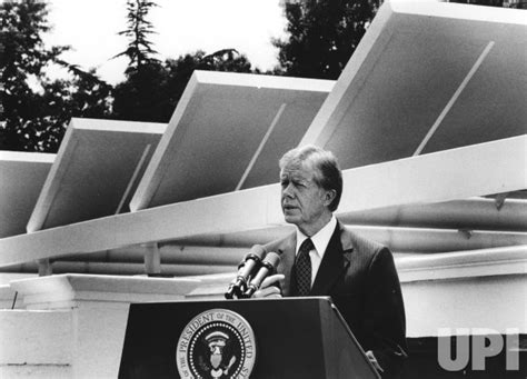 Photo President Jimmy Carter Dedicates Solar Panel Roof Over West Wing