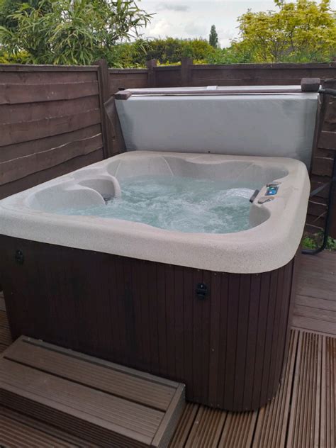 Cyclone Seater Hot Tub In Cheadle Hulme Manchester Gumtree