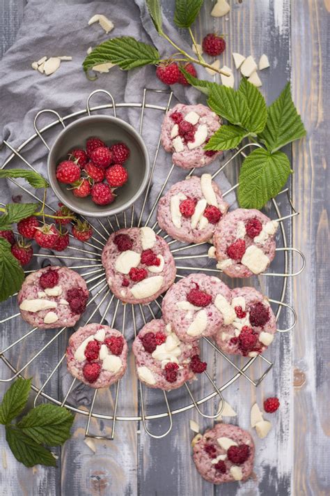 Weiße Schokoladen Cookies mit Himbeeren Simply Vegan