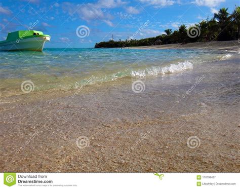 Scene of Mystery Island, Aneityum, Vanuatu. Stock Image - Image of ...