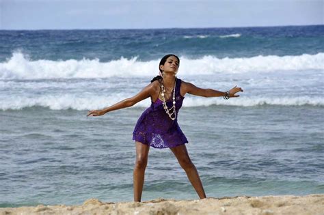 Telugu Cinema Wallpapers Sizzling Hot Actress Shraddha Das Online Unseen Beach Hot Bikini Photos