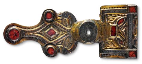 Anglo-Saxon brooches images | History lessons | DK Find Out!