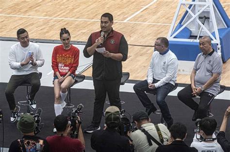 Cinta Laura Dampingi Menpora Dito Umumkan Penyelenggaraan Fiba World