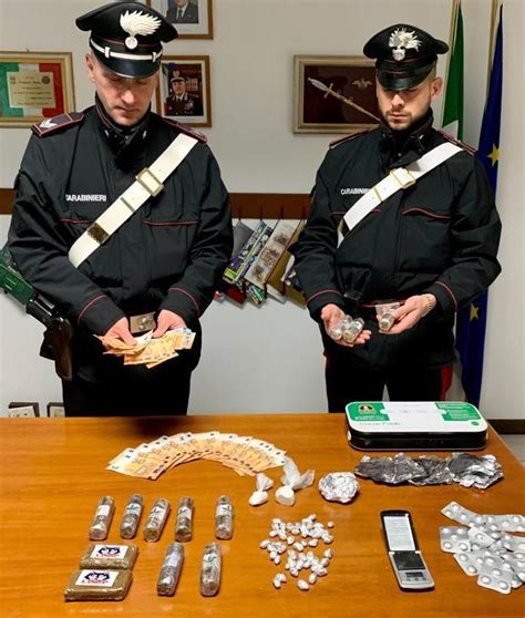 Cocaina Negli Slip A Casa Un Chilo Di Hashish