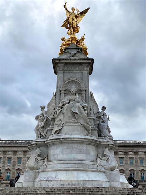 The Victoria Memorial in London · Free Stock Photo