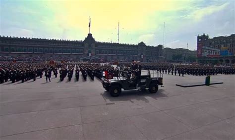 AMLO encabezó desfile cívico militar por el 213 aniversario del inicio