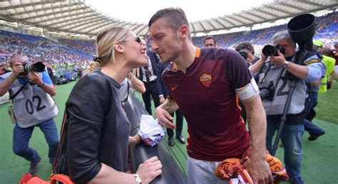 Totti Ilary Blasi Dura Spalletti Un Piccolo Uomo Che Subisce Uno