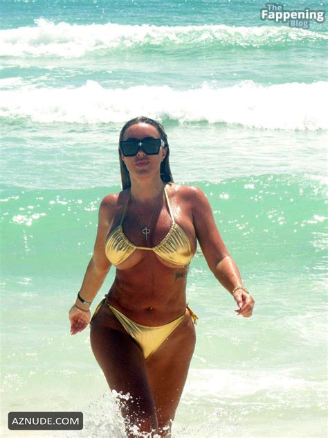 Aisleyne Horgan Wallace Sexy Flaunts Her Sizzling Bikini Body At A Beach In Cancun Aznude