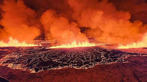 Declaran estado de emergencia por erupción de volcán en Islandia